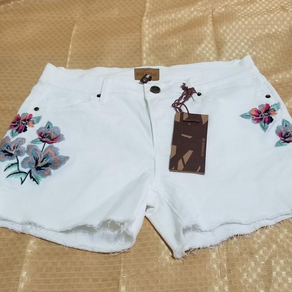 Driftwood Embroidered  Denim  Shorts White Size 26 - Picture 2 of 4